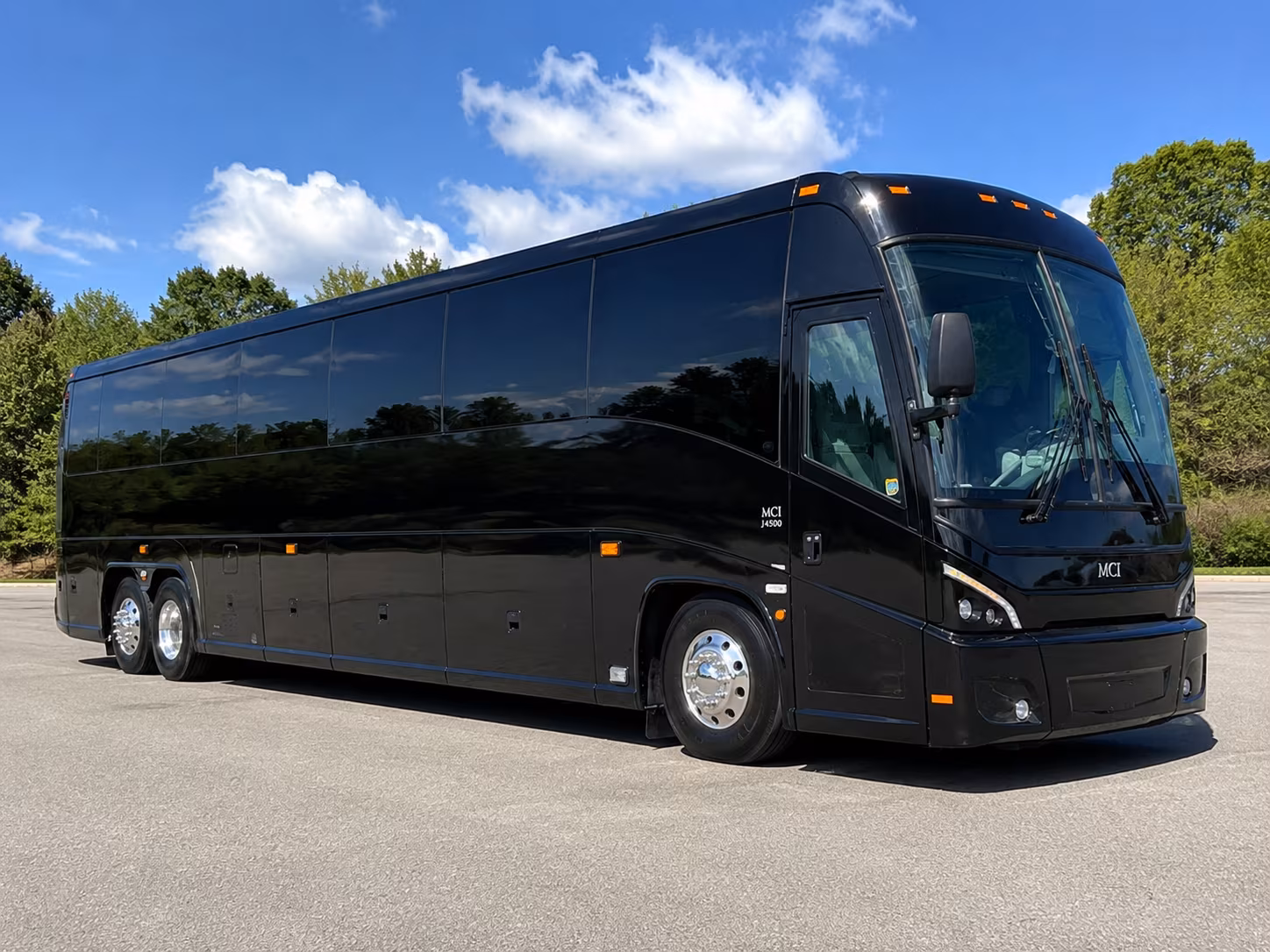shuttle guests between fort smith hotels and your ceremony venue with ease